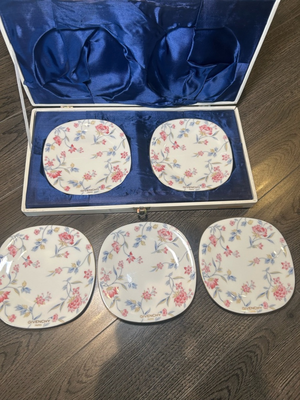 Givenchy Tea Plate Set - Picture 2 of 12